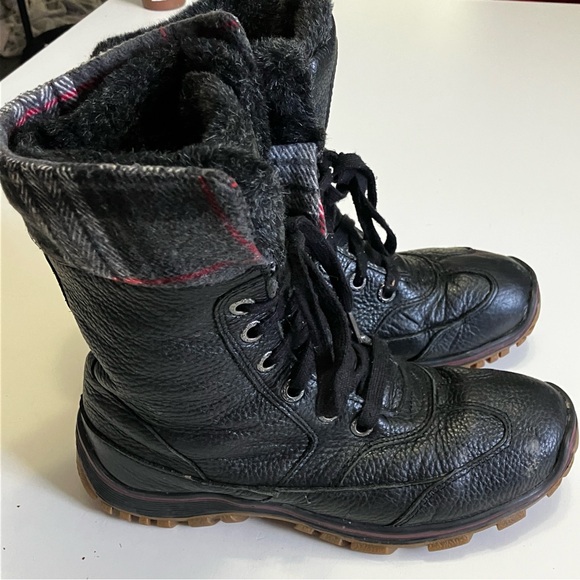 Women’s Pajar black boots with fold downed collar - Picture 2 of 5